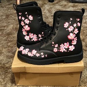 ❗️SOLD❗️NIB Sakura Cherry Blossom Leather Combat Boots